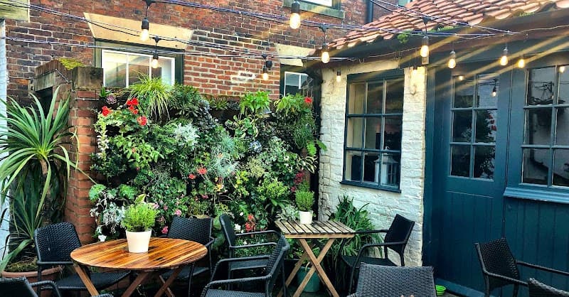 Sanders Yard Bistro in Scarborough, specialty coffee cafe