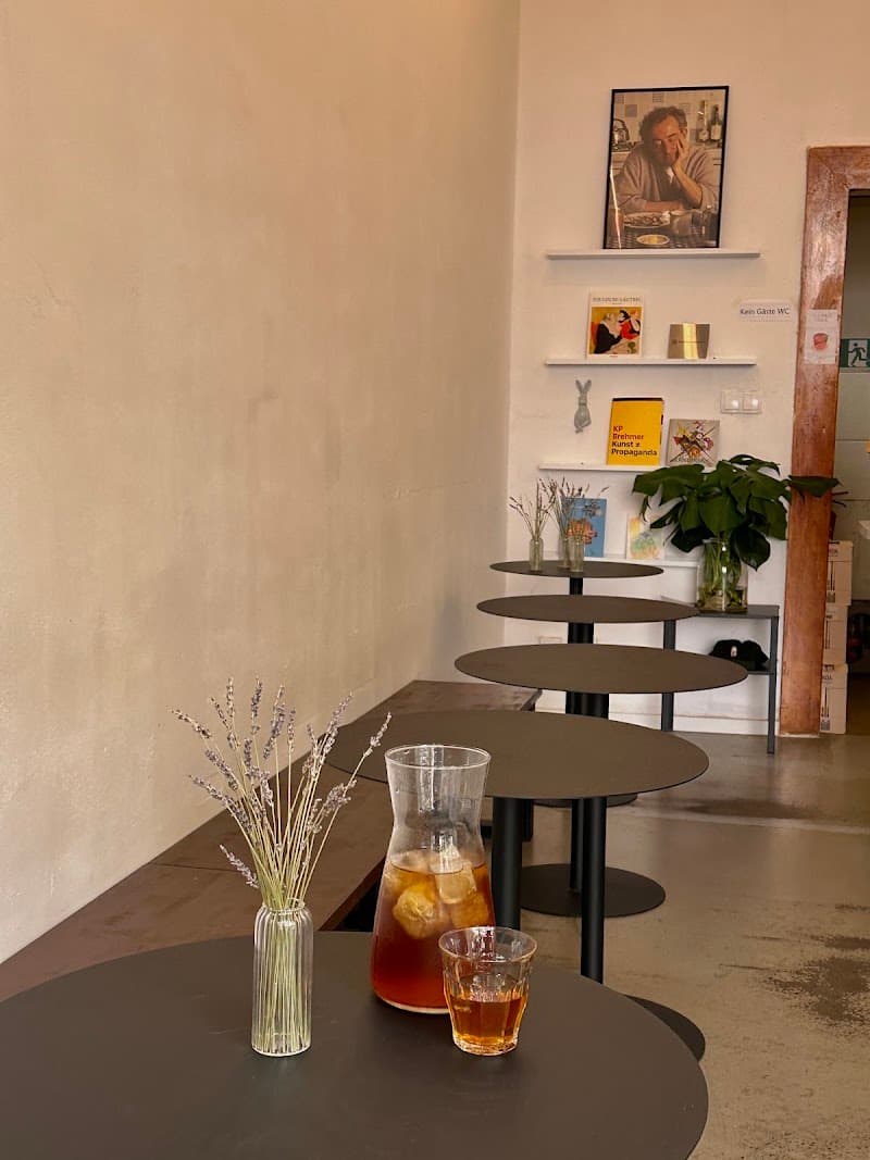Schim:Pause in Berlin, specialty coffee cafe