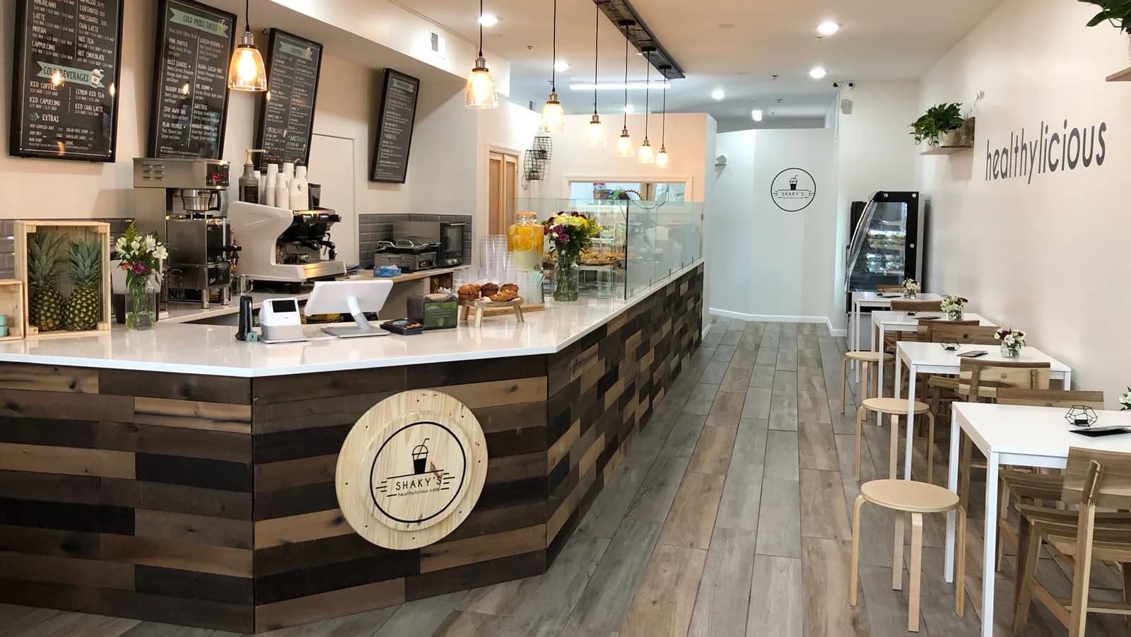 Shaky's Juicebar & Cafe in North Bergen, specialty coffee cafe