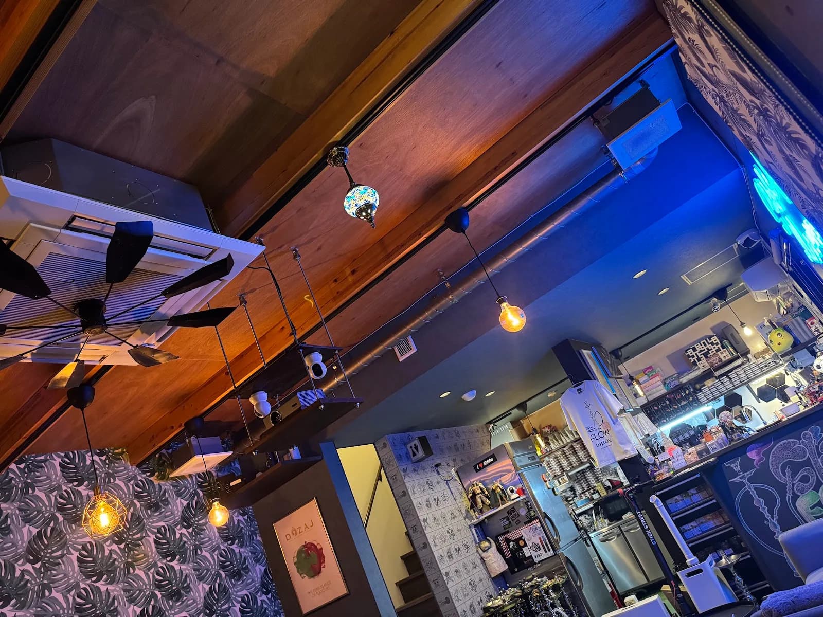 Shisha Cafe & Bar FLOW in Wakayama, specialty coffee cafe