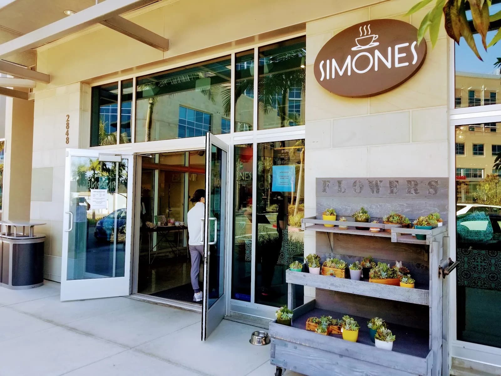 Simones Coffee and Tea in Oxnard, specialty coffee cafe