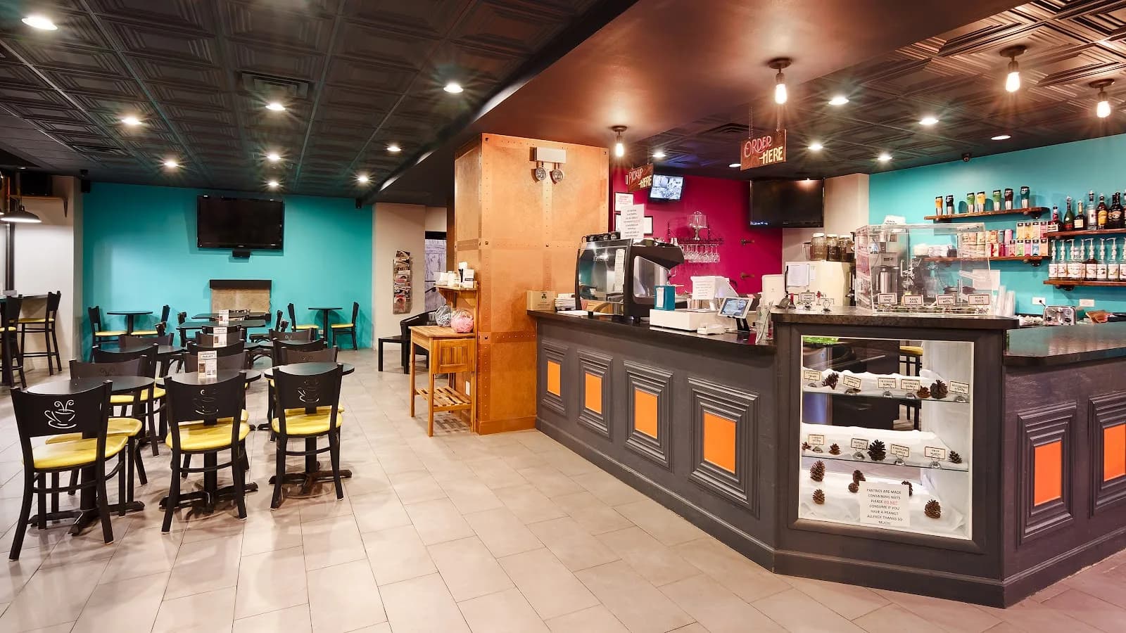 Sip & Savor | 53rd Street - Hyde Park in Chicago, specialty coffee cafe