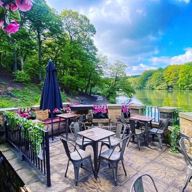 The Boathouse Newmillerdam in Wakefield, specialty coffee cafe