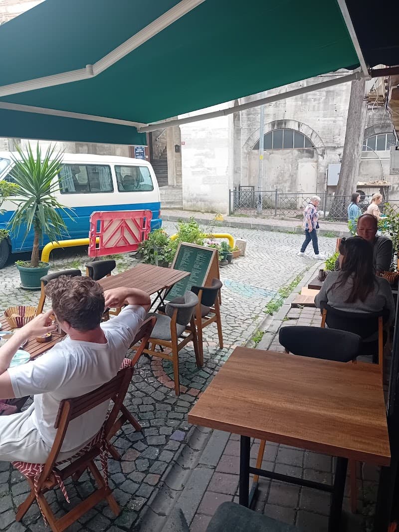 The Rabbit Hole Coffee Sultanahmet in Istanbul, specialty coffee cafe