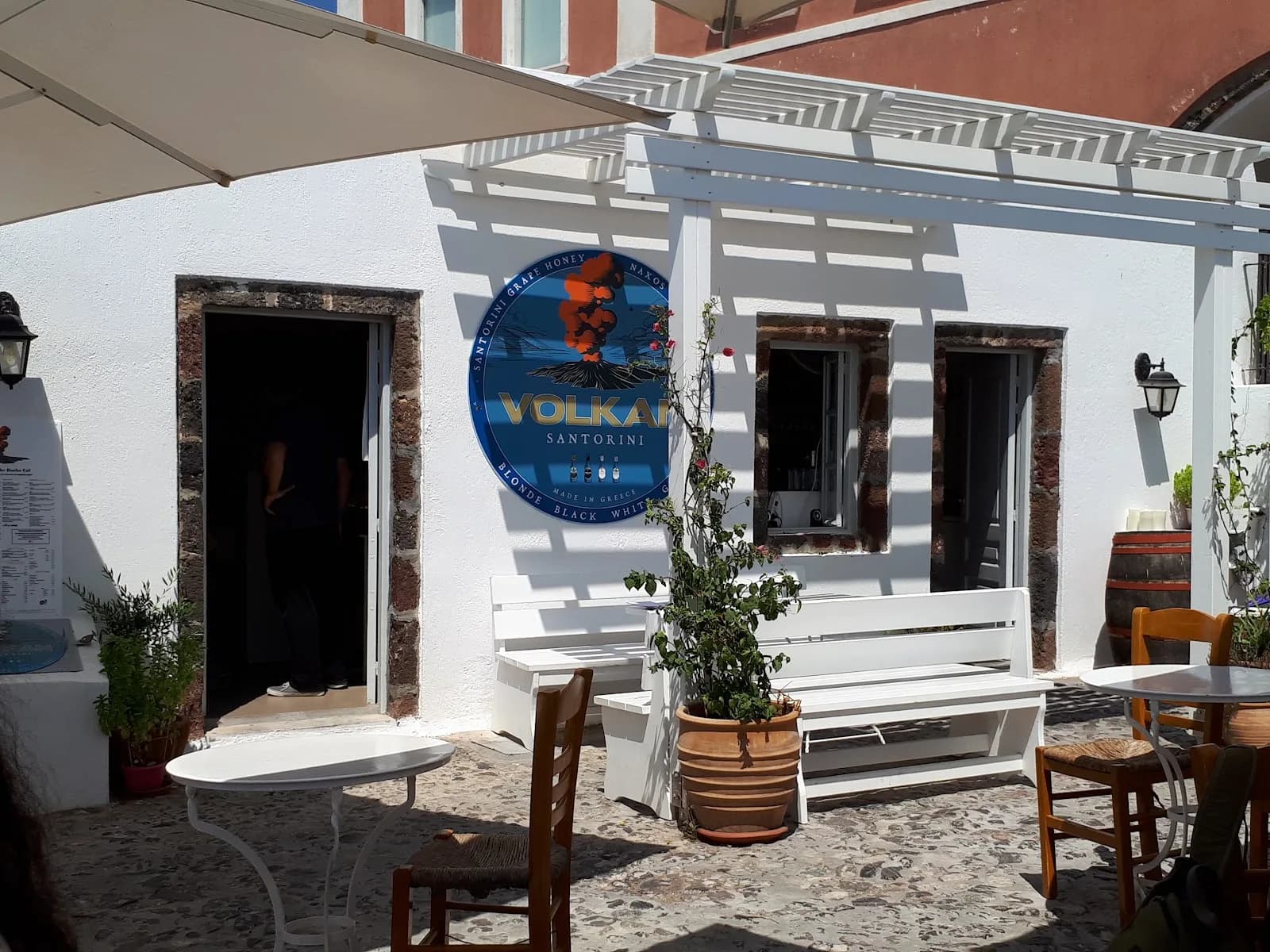 Volkan on the Rocks in Santorini, specialty coffee cafe